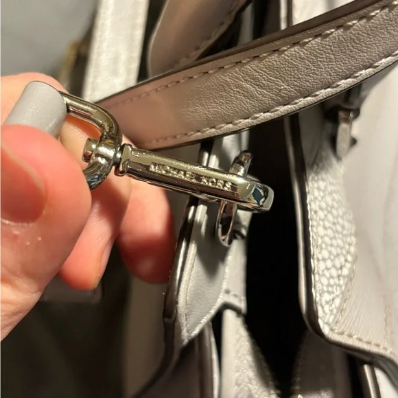 MICHAEL KORS Gray Chevron Selma Crossbody Handbag - Picture 9 of 10